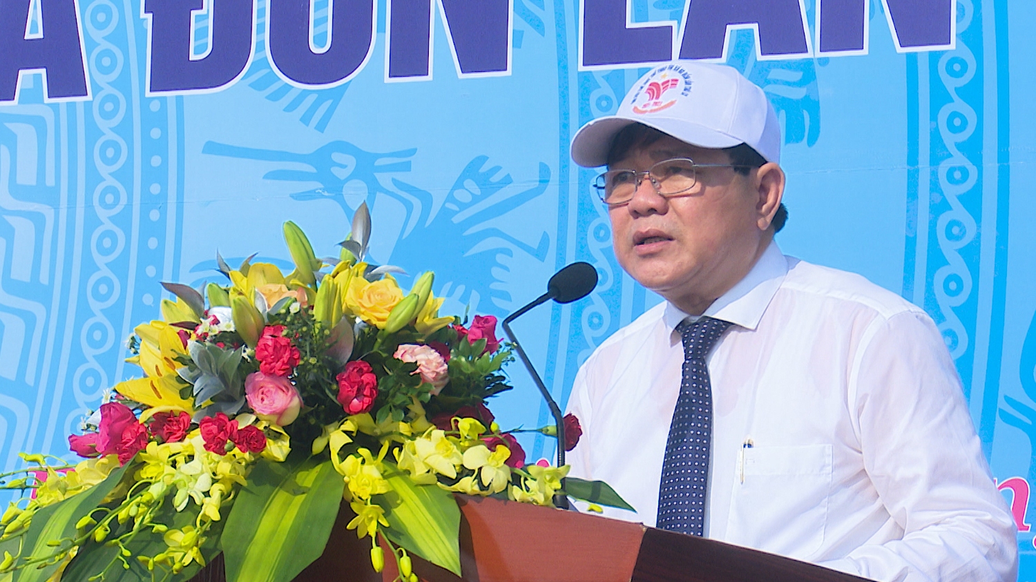 Đồng chí Đoàn Minh Thọ, Phó Bí thư Thị ủy, Chủ tịch UBND thị xã phát biểu khai mạc