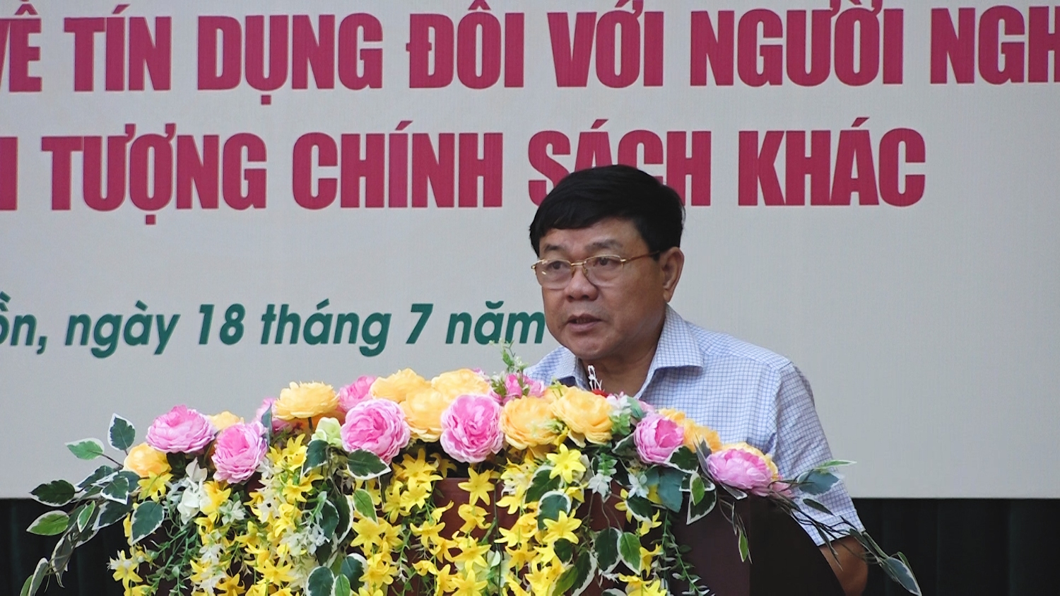 đồng chí Đoàn Minh Thọ Phó Bí thư Thị ủy Chủ tịch UBND thị xã phát biểu tại hội nghị