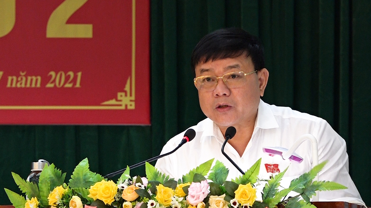 Đồng chí Đoàn Minh Thọ Phó Bí thư Thị ủy Chủ tịch UBND thị xã trực tiếp giải trình các vấn đề liên quan