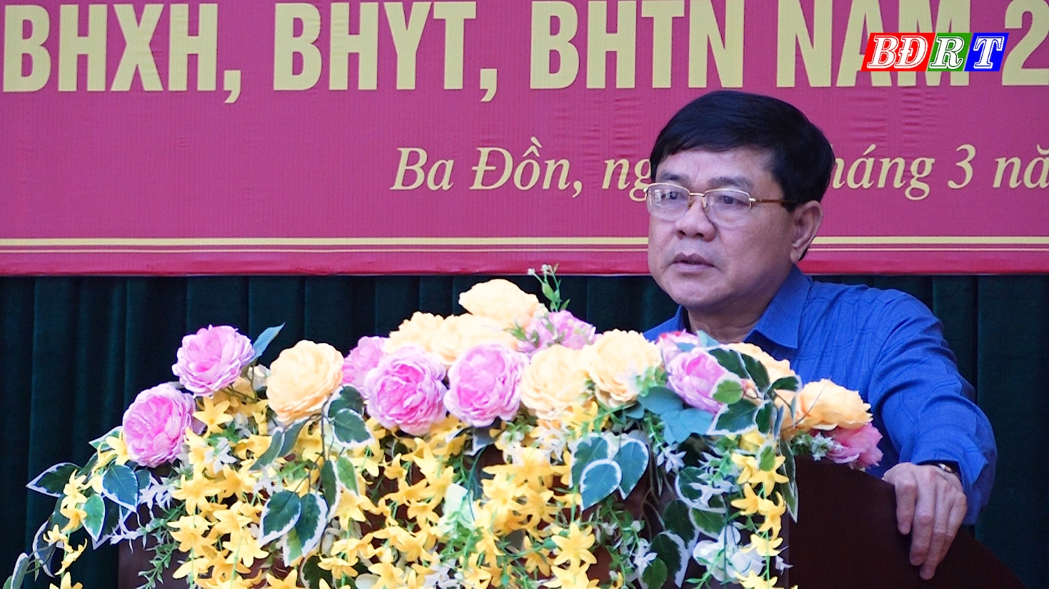 Đồng chí Đoàn Minh Thọ Chủ tịch UBND thị xã phát biểu kết luận hội nghị