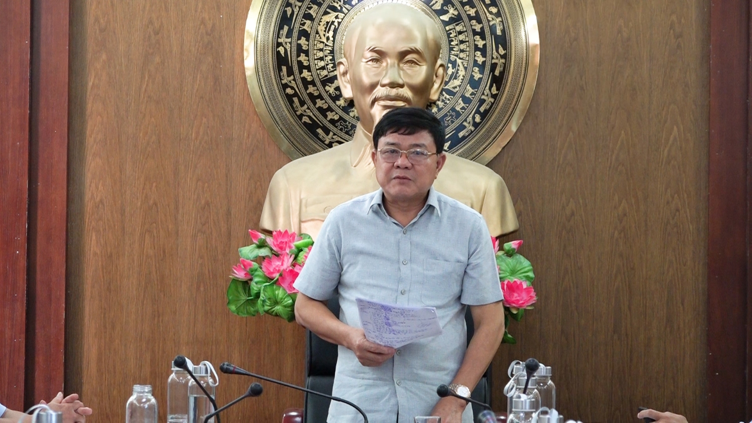 Đồng chí Đoàn Minh Thọ PBT Thị ủy, Chủ tịch UBND thị xã phát biểu kết luận hội nghị (2)