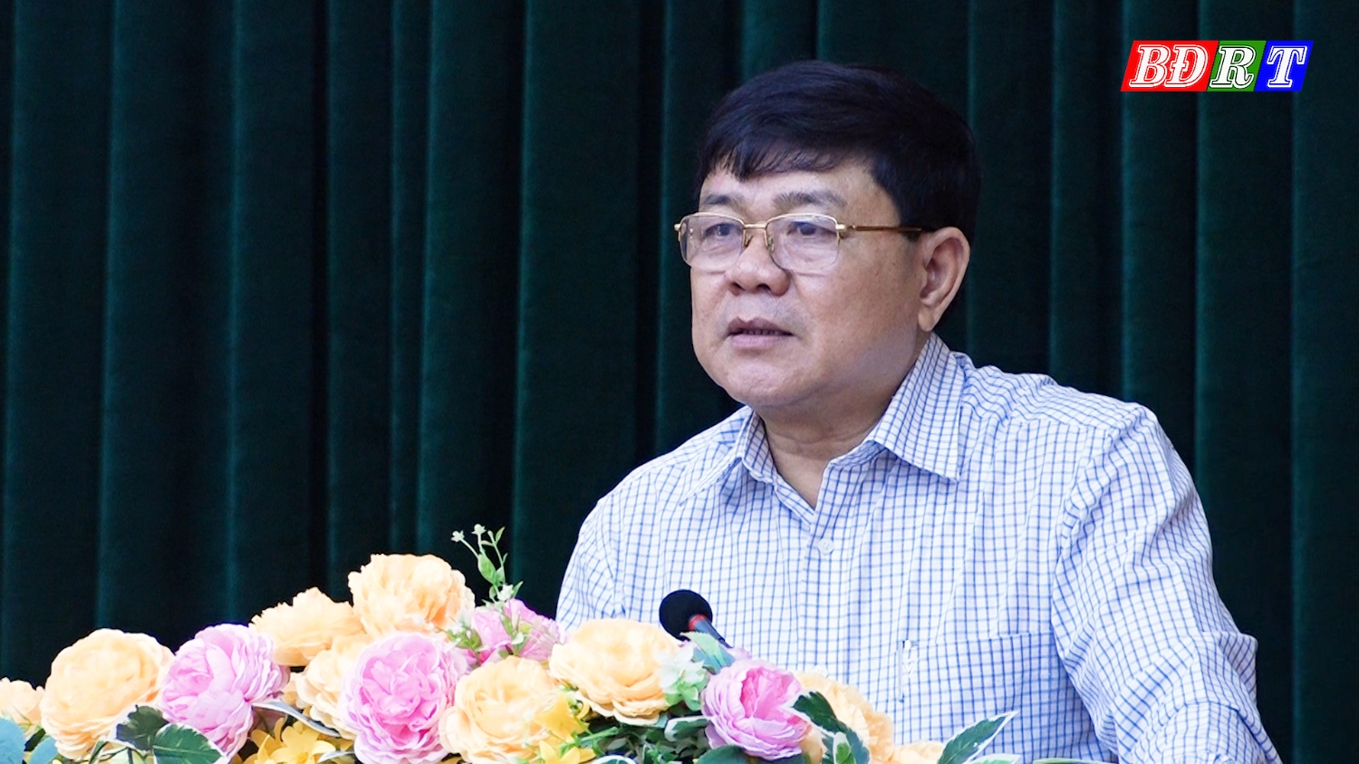 Đồng chí Đoàn Minh Thọ PBt Thị ủy, Chủ tịch UBND thị xã phát biểu kết luận hội nghị