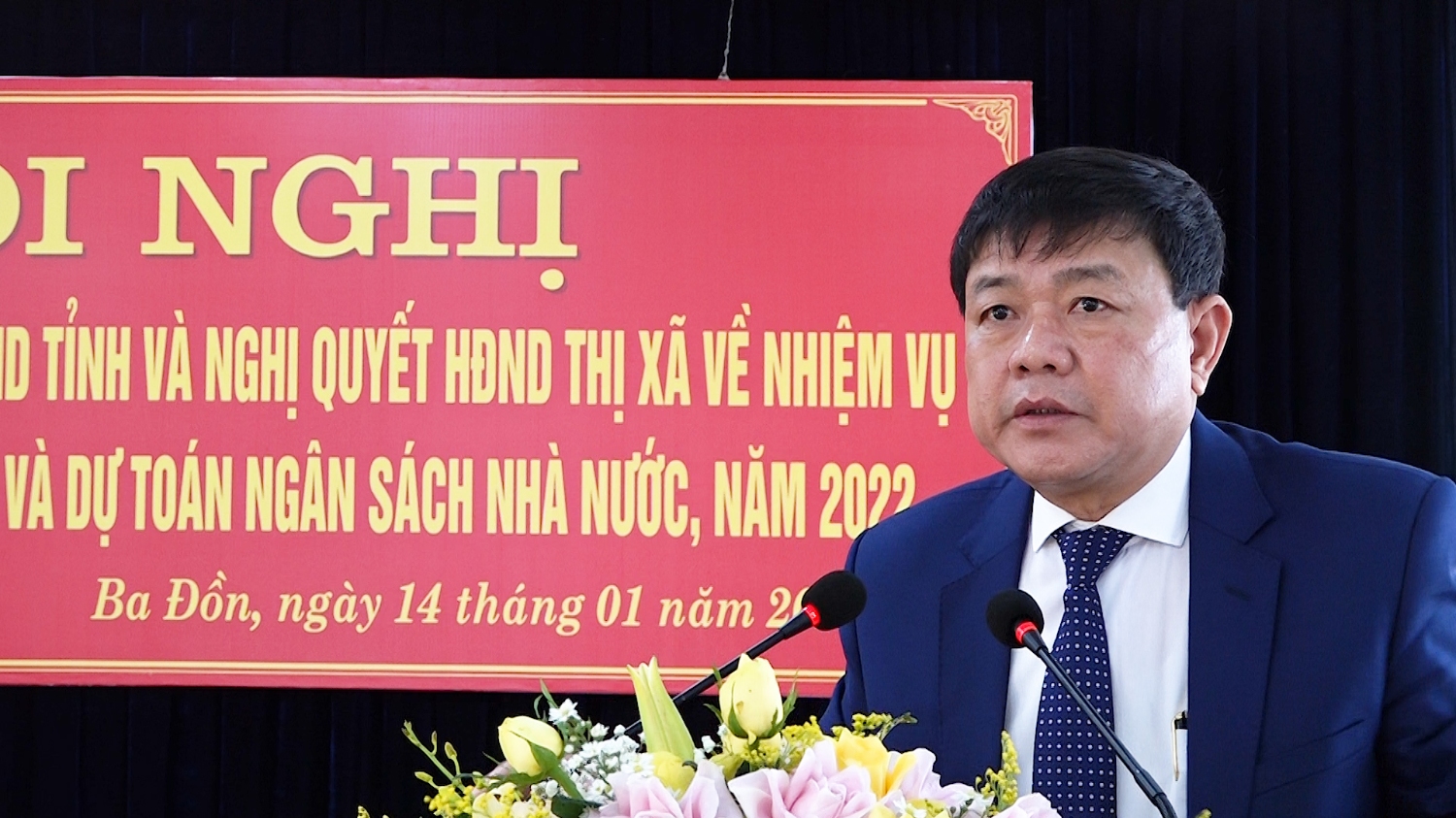 Đồng chí Đoàn Minh Thọ PBT Thị ủy Chủ tịch UBND thị xã phát biểu tại hội nghị