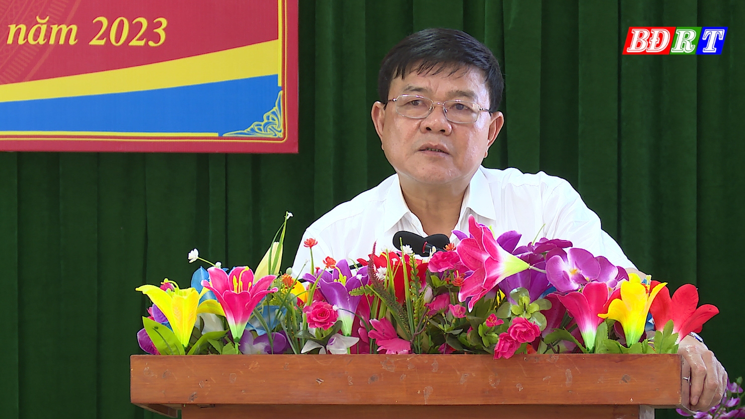 Đồng chí Đoàn Minh Thọ Phó Bí thư Thị ủy, Chủ tịch UBND thị xã giải trình một số ý kiến của cử tri thuộc thẩm quyền
