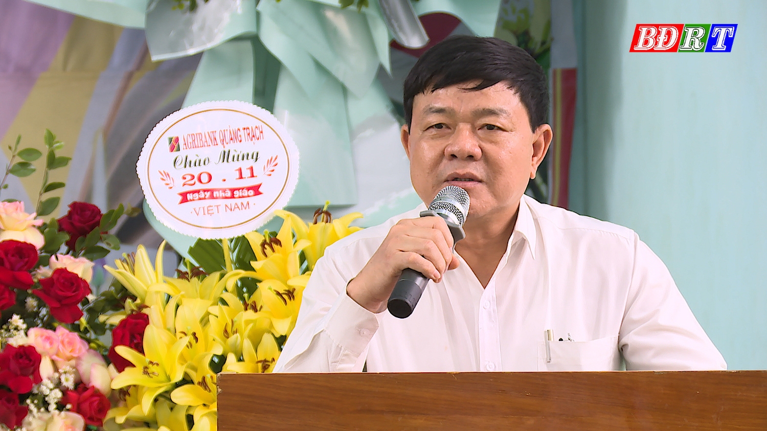 Đồng chí Đoàn Minh Thọ Phó Bí thư Thị ủy Chủ tịch UBND thị xã phát biểu tại buổi tọa đàm