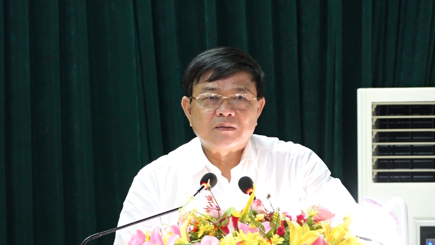 đồng chí Đoàn Minh Thọ Phó bí thư Thị ủy Chủ tịch UBND thị xã phát biểu kết luận hội nghị