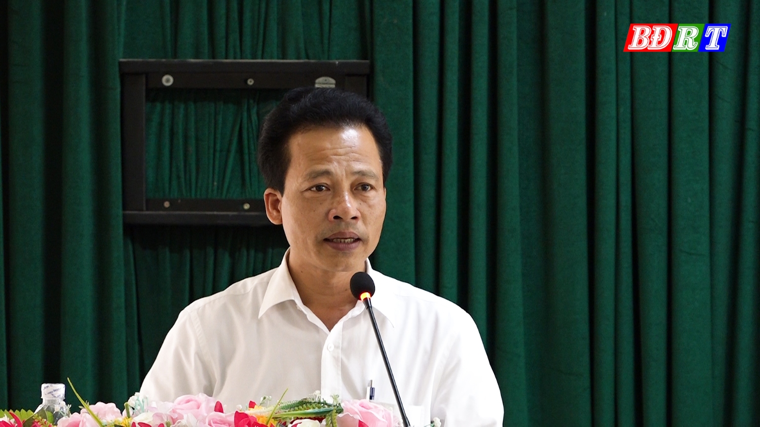 Đồng chí Dư Vĩnh Thành Chủ tịch LĐLĐ thị xã trực tiếp truyền đạt một số nội dung