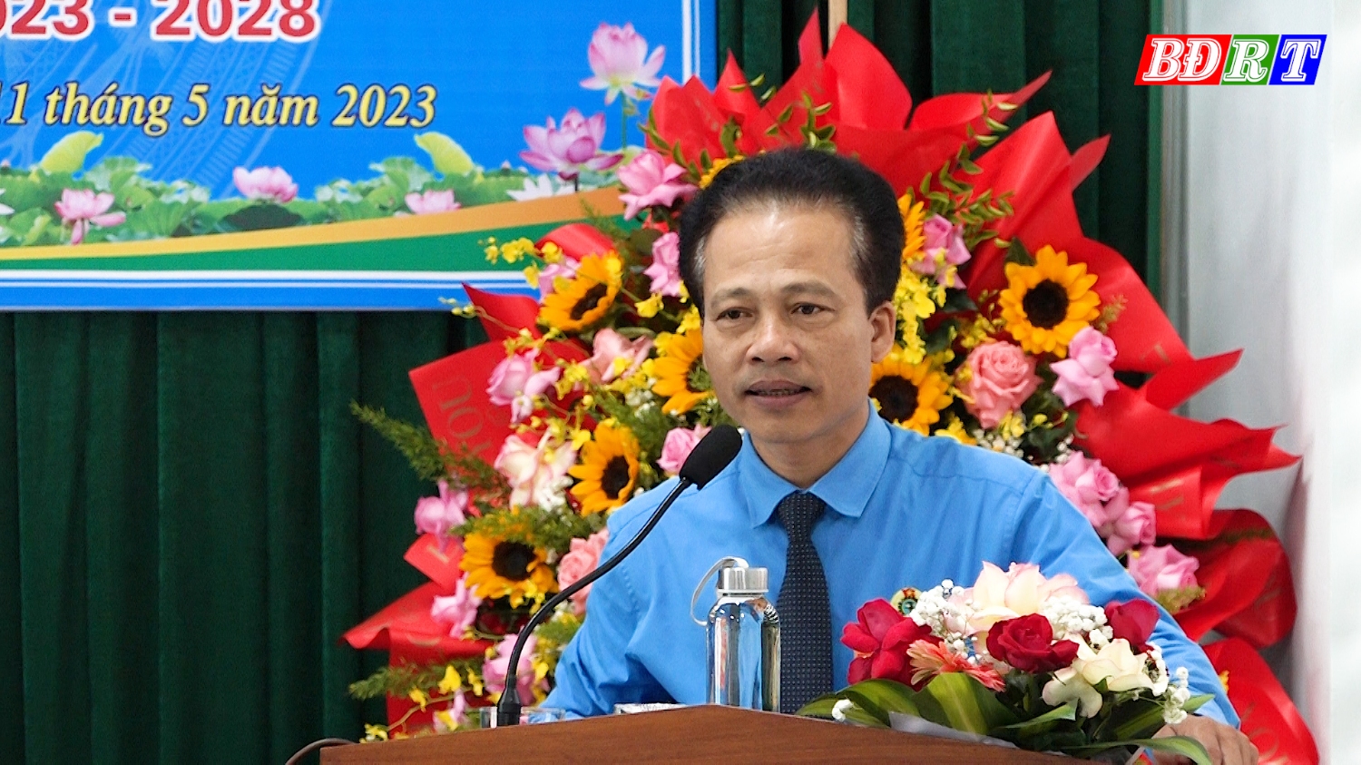 Đồng chí Dư Vĩnh Thành Chủ tịch LĐLĐ thị xã phát biểu tại đại hội (1)