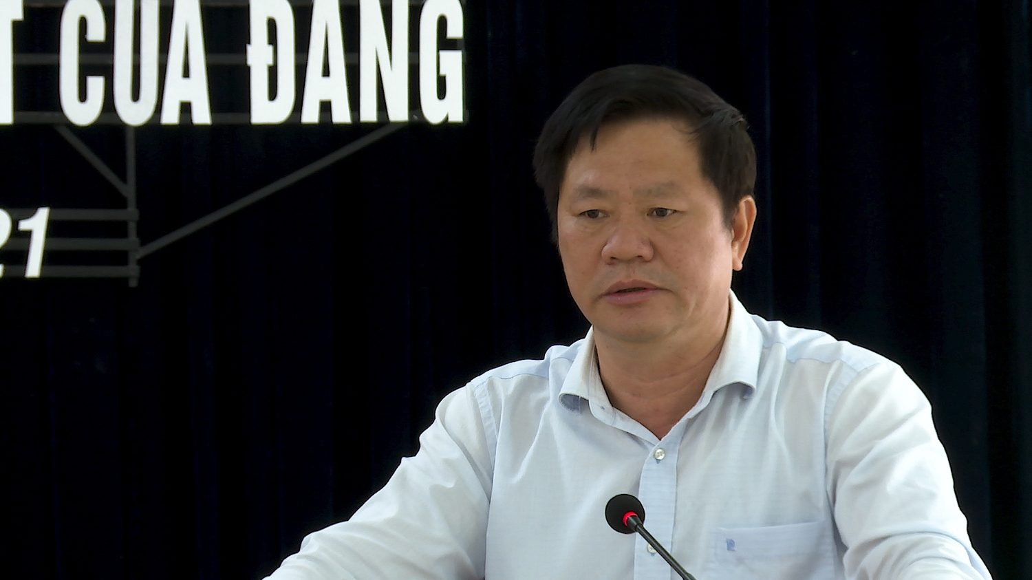 Đồng chí Hoàng Phú Hậu, UVTV Thị ủy, Chủ nhiệm UBKT Thị ủy phát biểu tại hội nghị