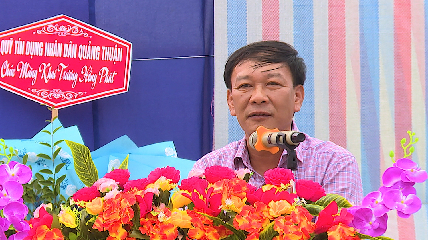 Đồng chí Nguyễn An Bình UVTV, Chủ tịch Ủy ban MTTQVN thị xã phát biểu tại buổi lễ