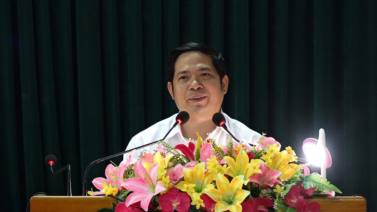 Đồng chí Nguyễn Văn Ninh – Thị Ủy viên, Phó chủ tịch UBND thị xã phát biểu kết luận hội nghị