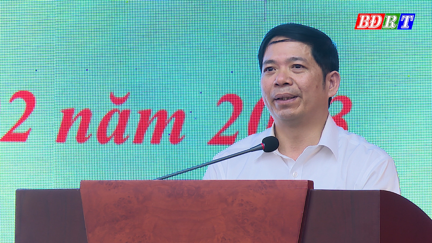 Đồng chí Nguyễn Văn Ninh, ThUV, Phó Chủ tịch UBND thị xã Ba Đồn phát biểu tại hội nghị