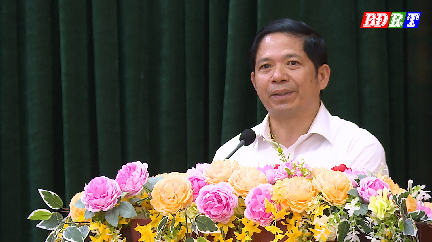 Đồng chí Nguyễn Văn Ninh ThUV Phó Chủ tịch UBND thị xã kết luận hội nghị