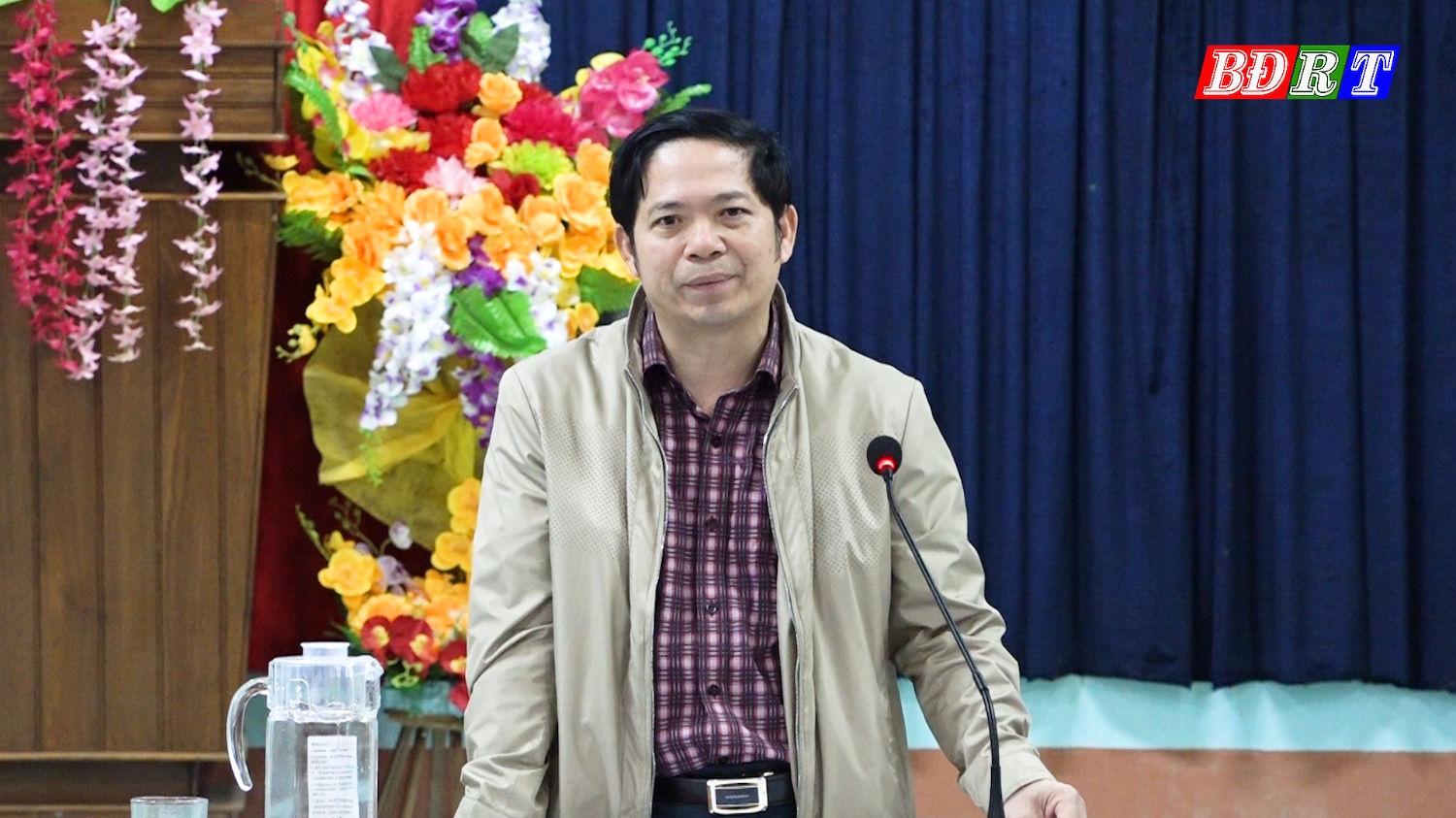 Đồng chí Nguyễn Văn Ninh Phó Chủ tịch UBND thị xã phát biểu kết luận buổi làm việc