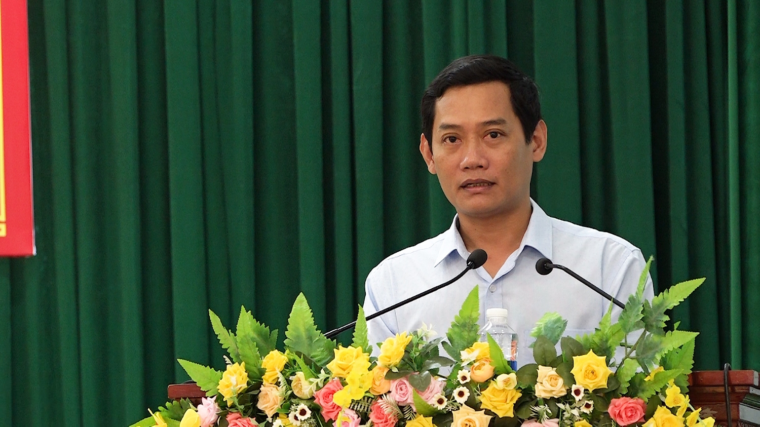 Đồng chí Nguyễn Văn Tình phát biểu tại hội nghị
