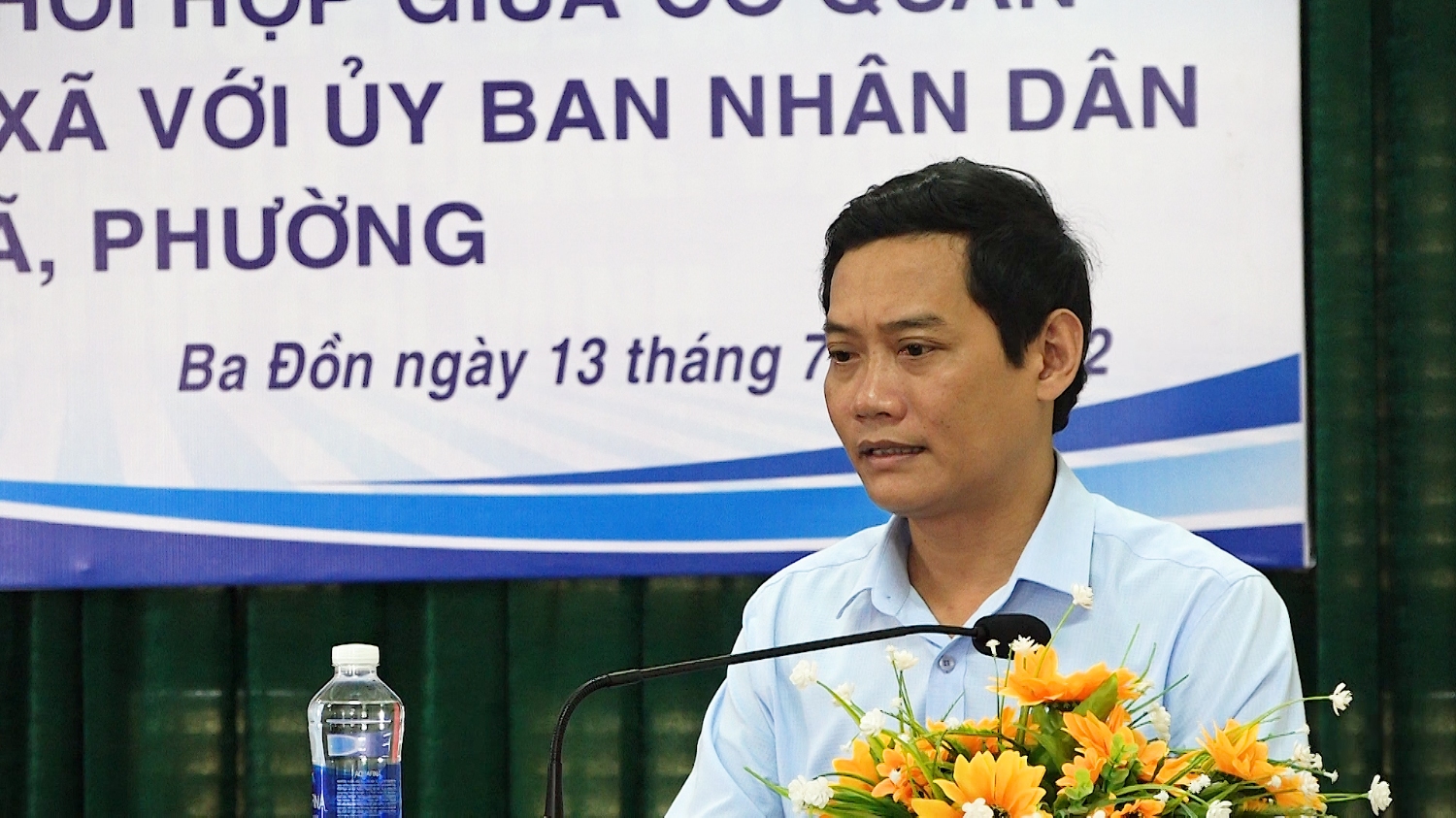 đồng chí Nguyễn Văn Tình – Thị ủy viên, PCT UBND thị xã phát biểu tại hội nghị