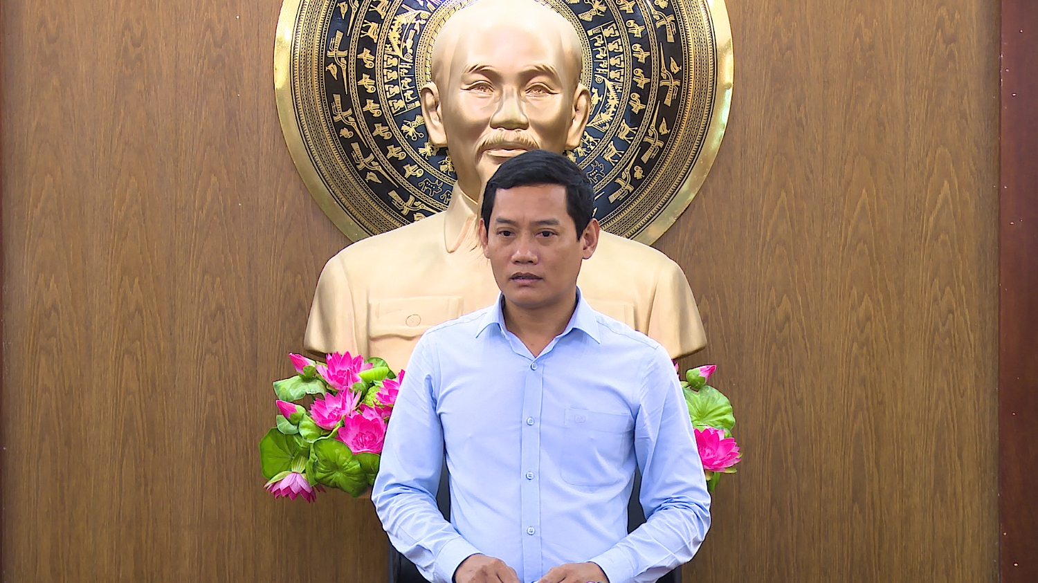 Đồng chí Nguyễn Văn Tình, Thị ủy viên, Phó Chủ tịch UBND thị xã phát biểu kết luận hội nghị