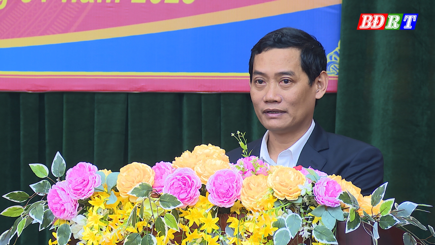 Đồng chí Nguyễn Văn Tình, ThUV, Phó Chủ tịch UBND thị xã phát biểu tại hội nghị.