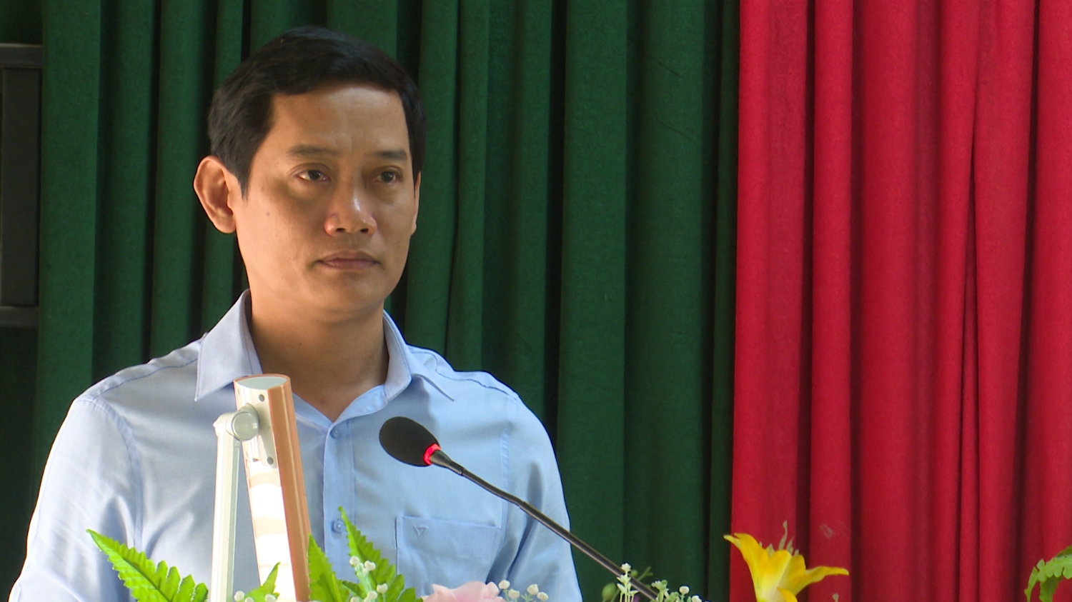 Đồng chí Nguyễn văn Tình ThUV, Phó Chủ tịch UBND thị xã phát biểu khai mạc hội nghị tập huấn
