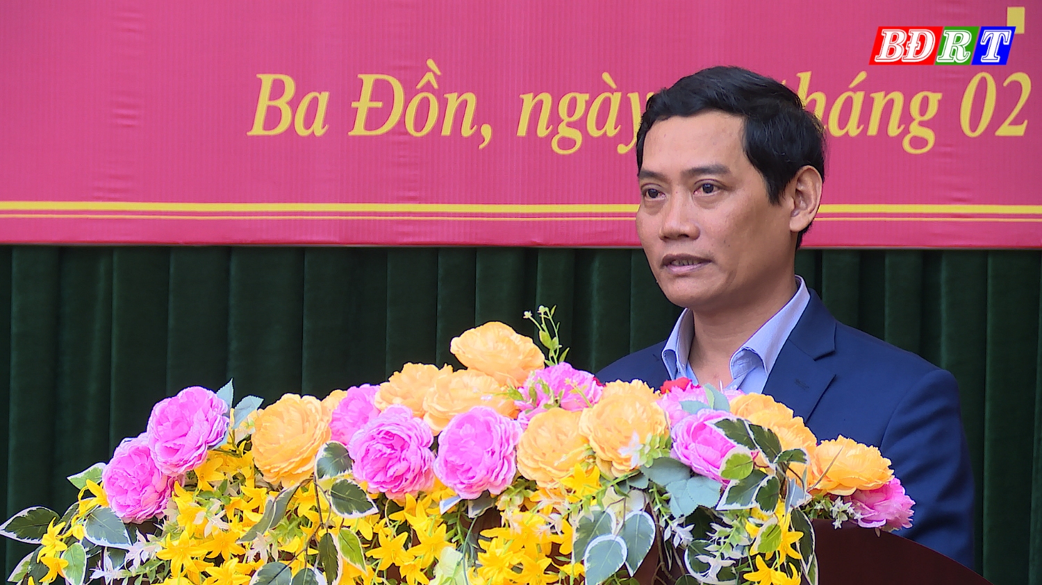 Đồng chí Nguyễn Văn Tình PCT UBND thị xã phát biểu tại hội nghị