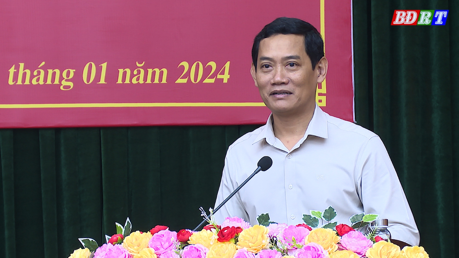 Đồng chí Nguyễn Văn Tình Phó Chủ tịch UBND thị xã phát biểu chỉ đạo tại hội nghị