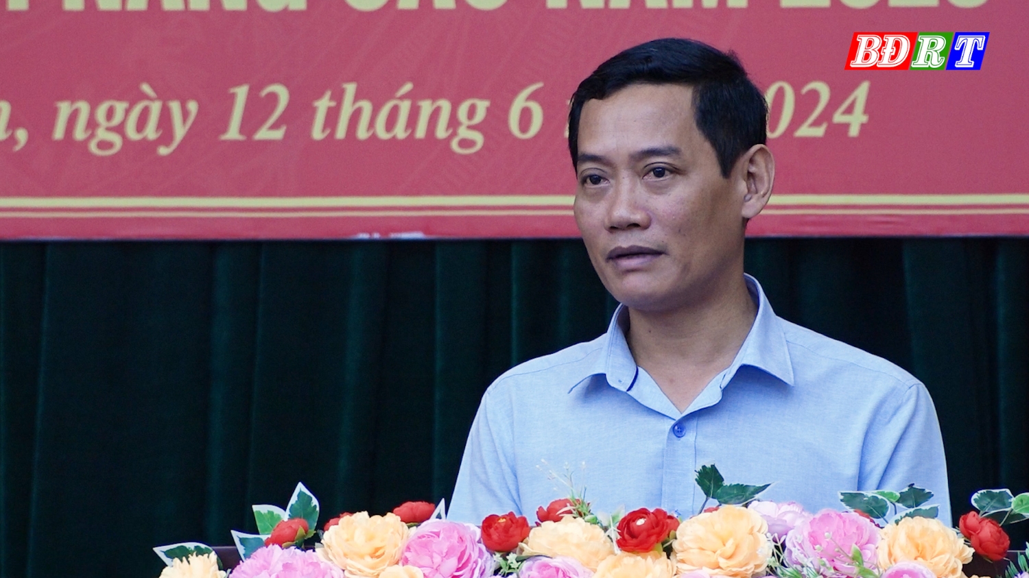 Đồng chí Nguyễn Văn Tình ThUV, PCT UBND thị xã phát biểu kết luận hội nghị