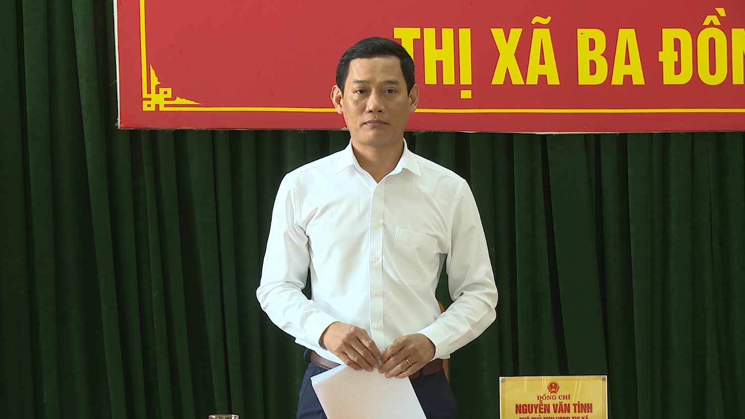 Đồng chí Nguyễn Văn Tình ThUV, Phó Chủ tịch UBND thị xã, Trưởng Ban tổ chức giải phát biểu kết luận hội nghị