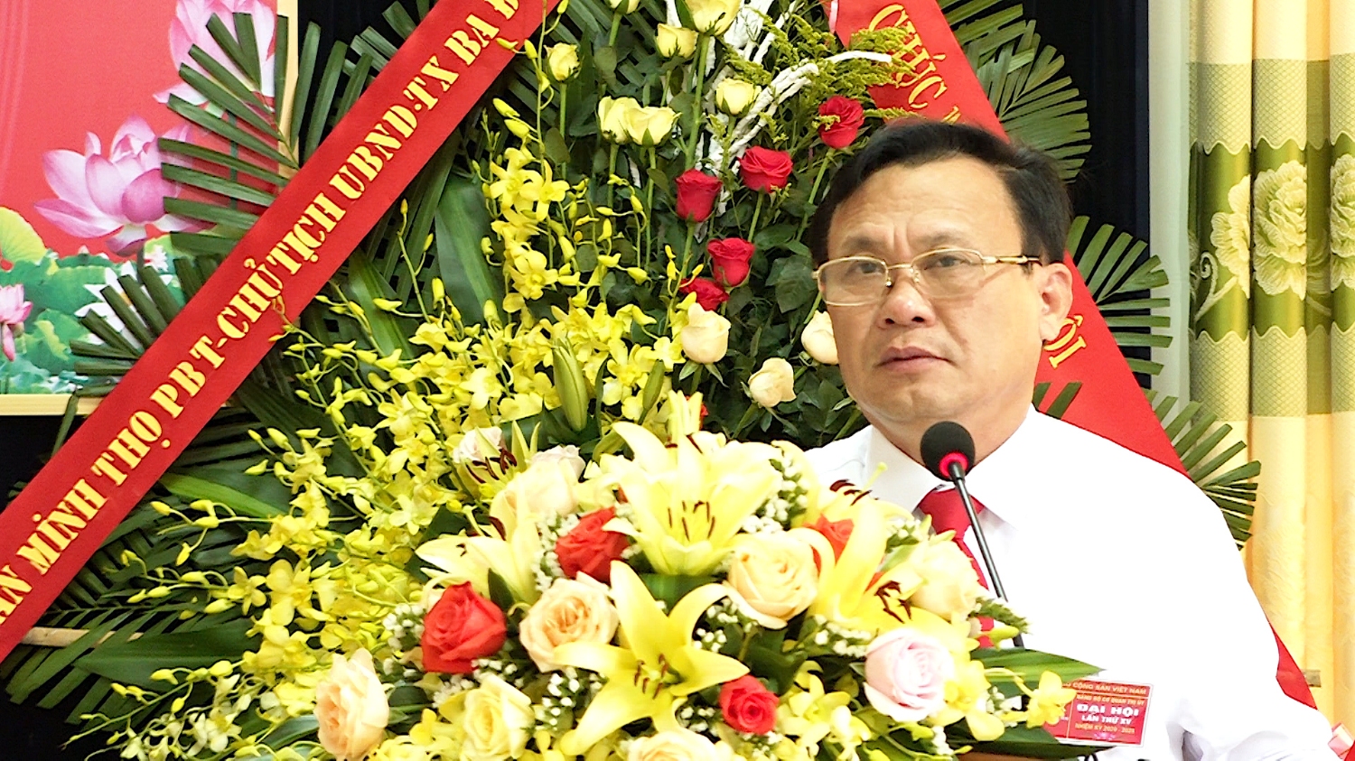 Đồng chí Phạm Duy Quang phát biểu tại đại hội Cơ quan Thị ủy Ba Đồn