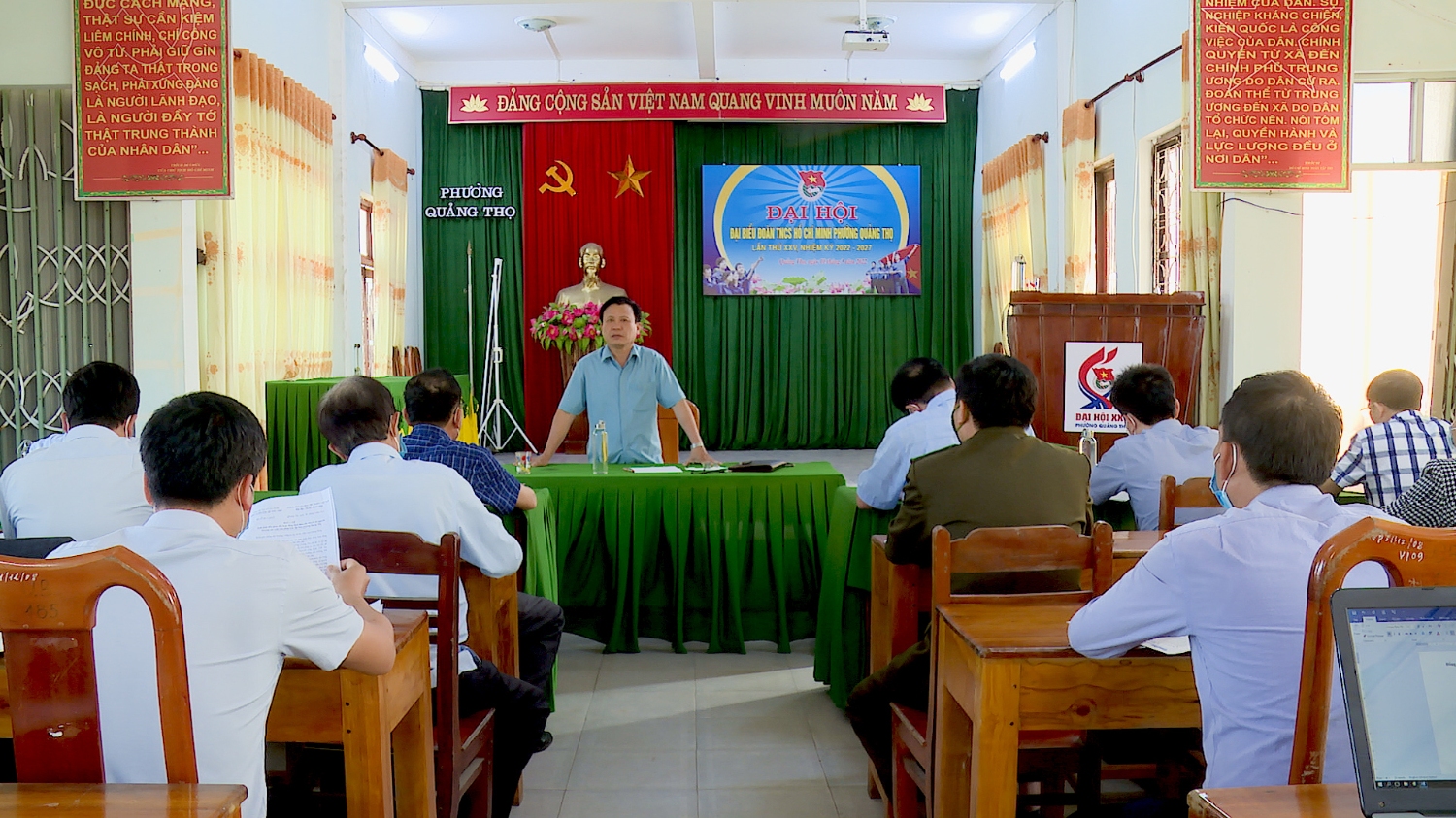Đồng chí Phạm Duy Quang-Phó Bí thư Thường trực Thị ủy-Chủ tịch HĐND thị xã Ba Đồn phát biểu kết luận tại buổi làm việc với đảng ủy phường Quảng Thọ.