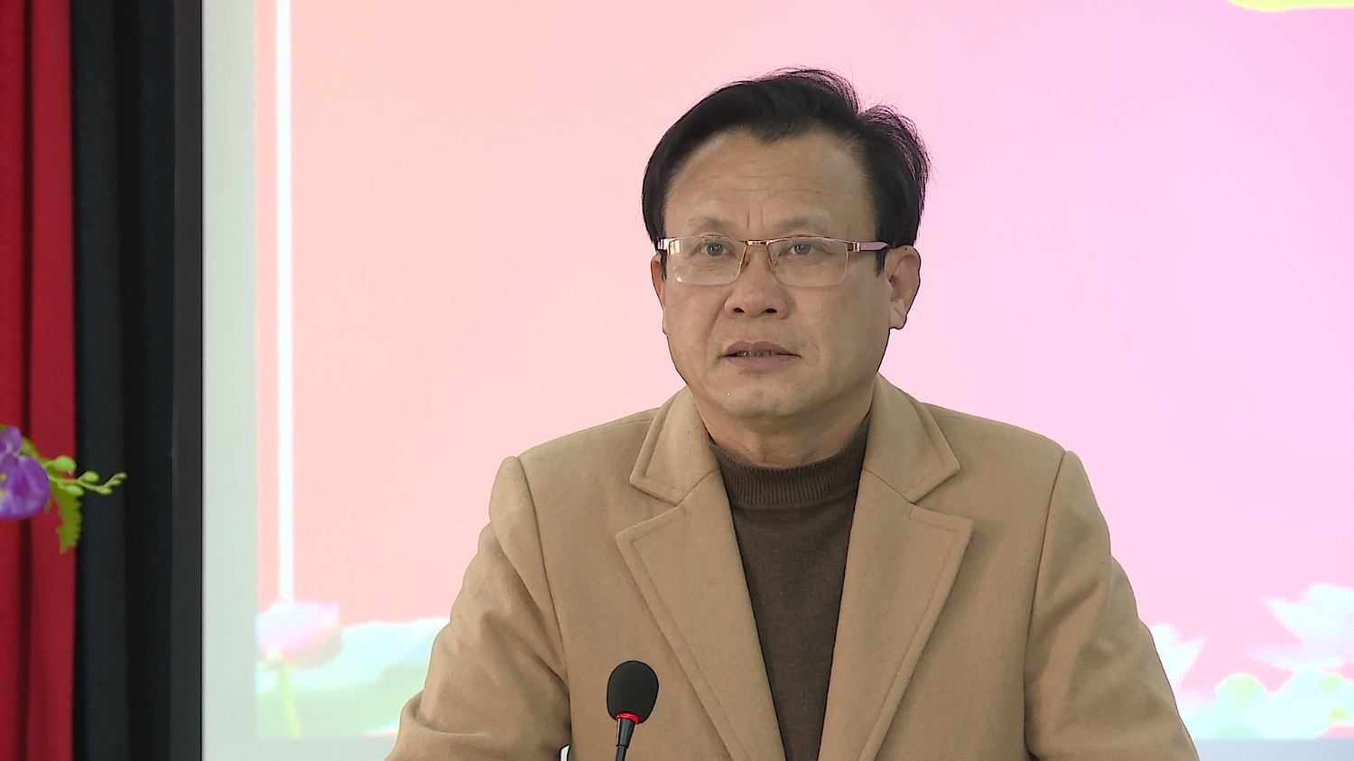 Đồng chí Phạm Duy Quang, Phó Bí thư Thường trực Thị ủy, Chủ tịch HĐND thị xã phát biểu kết luận hội nghị giao ban cụm 5 xã