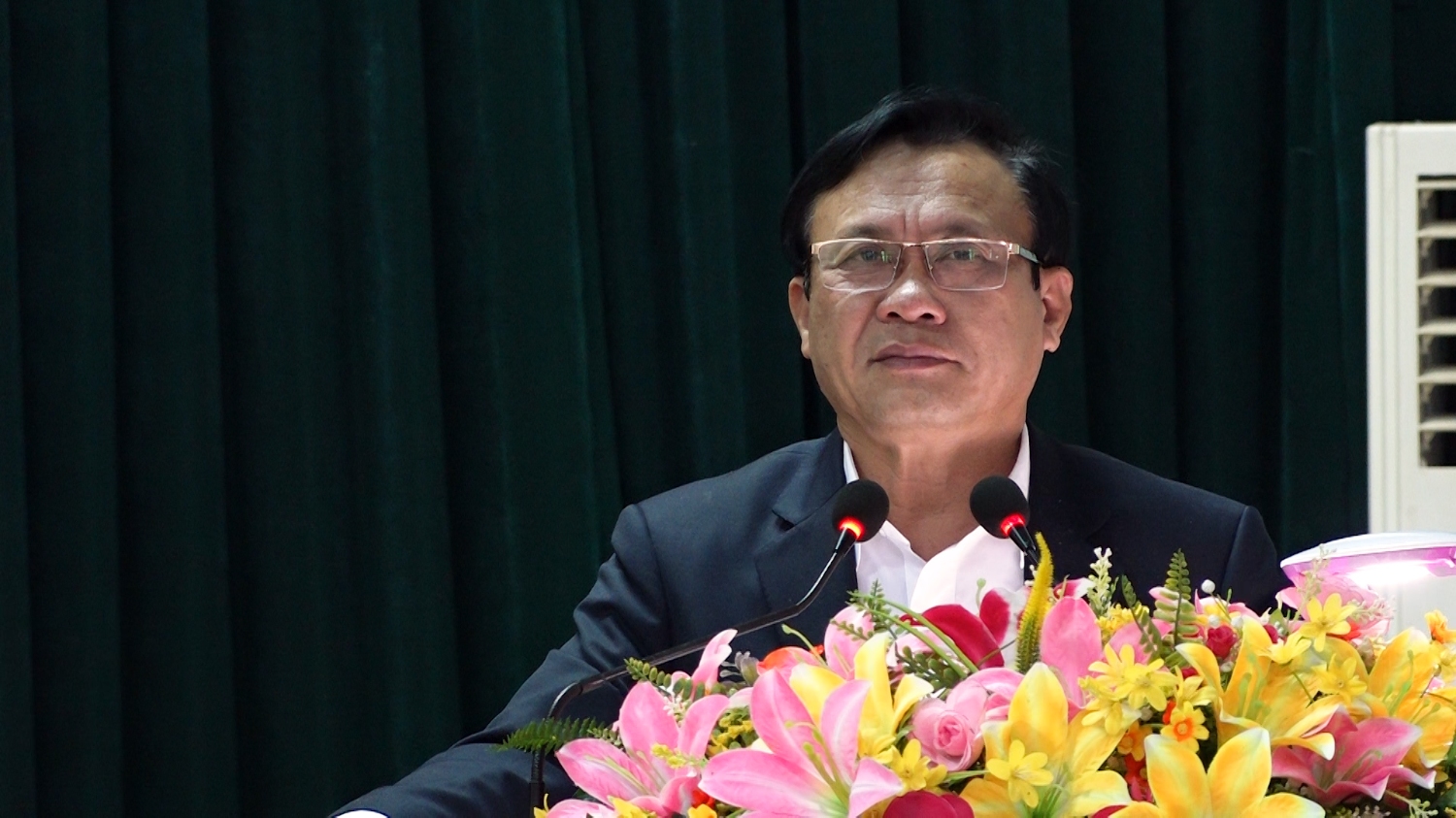 Đồng chí Phạm Duy Quang- Phó Bí thư TT Thị uỷ, Chủ tịch HĐND thị xã, Trưởng ban chỉ đạo xây dựng cơ sở thị xã Ba Đồn phát biểu tại hội nghị.