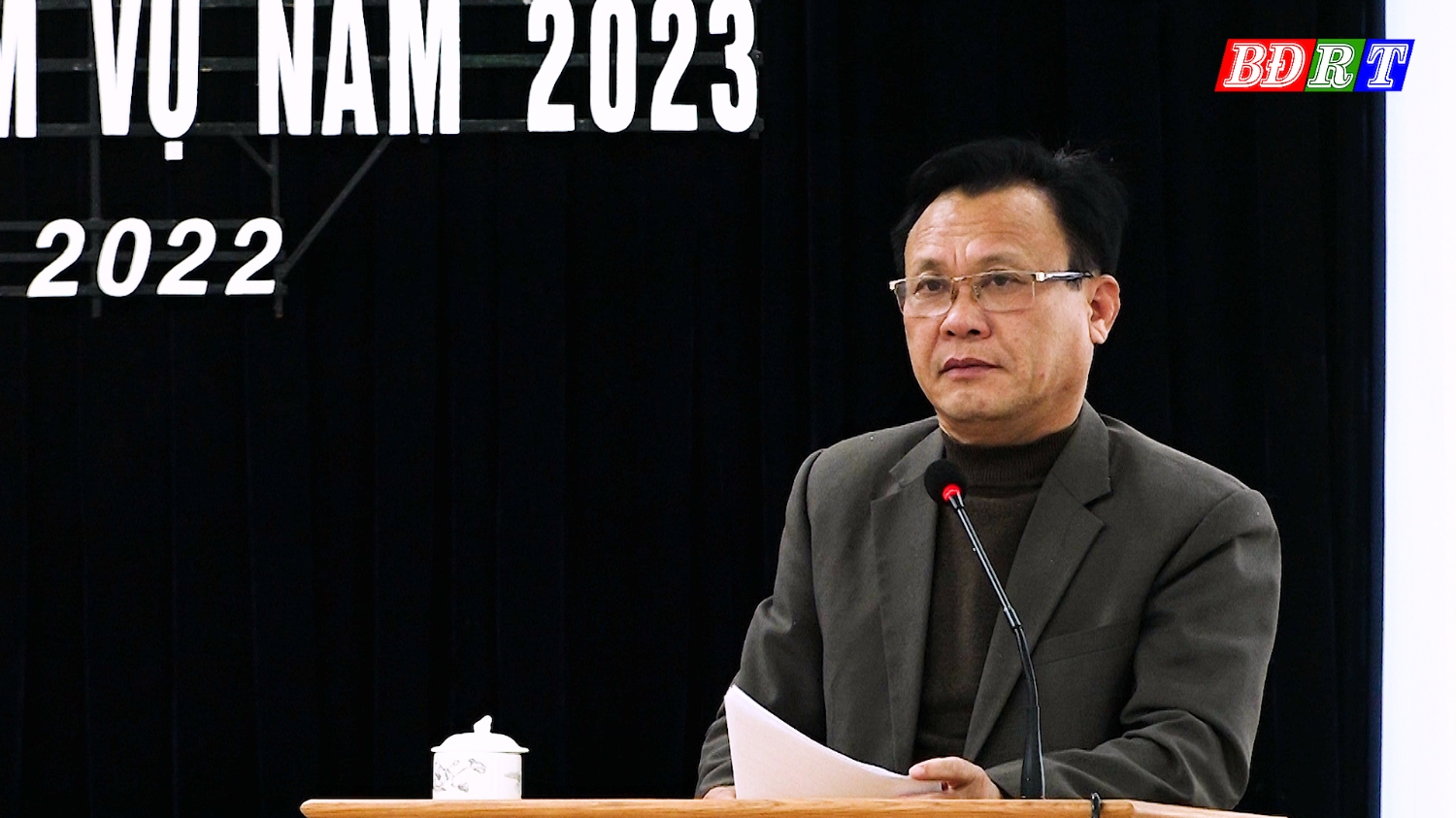 Đồng chí Phạm Duy Quang PBT Thường trực Thị ủy Chủ tịch HĐND thị xã phát biểu tại hội nghị