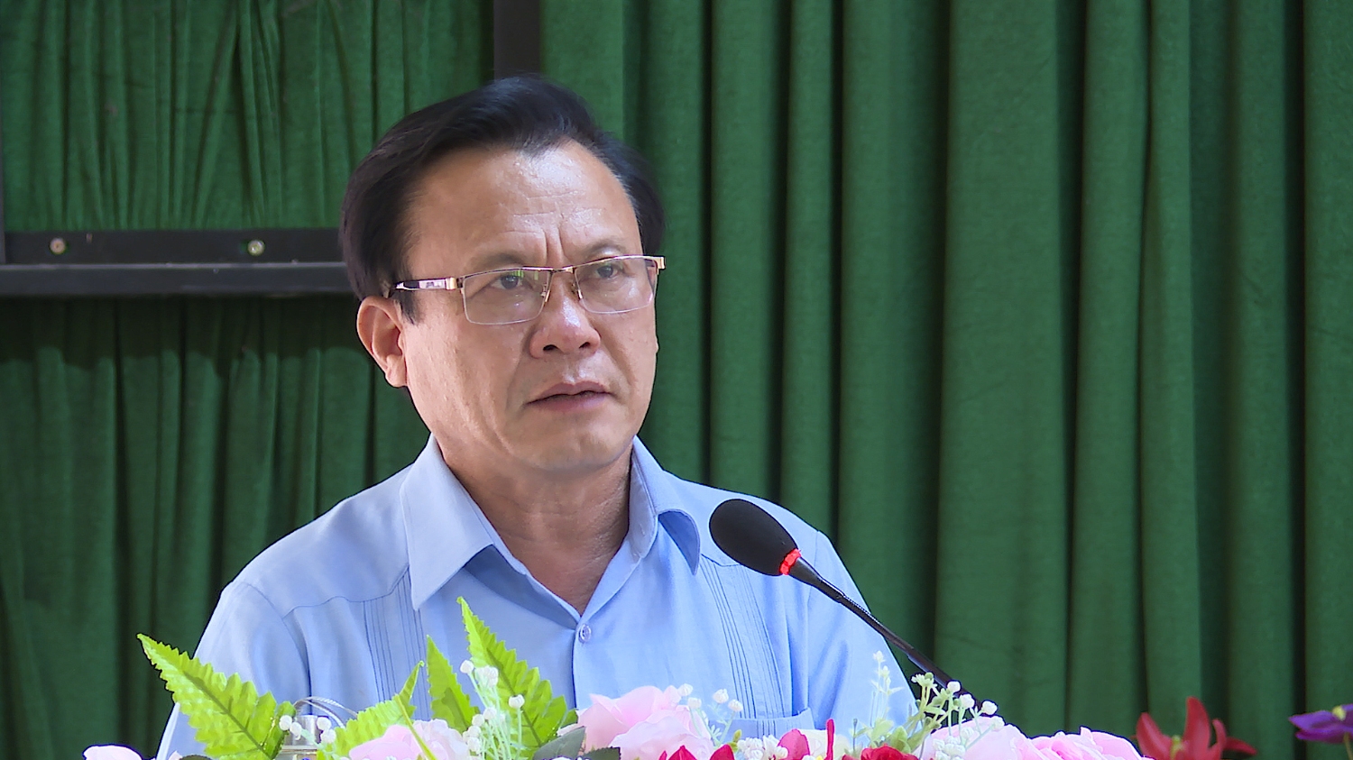 Đồng chí Phạm Duy Quang PBT TT Thị ủy, Chủ tịch HĐND thị xã phát biểu chỉ đạo tại hội nghị
