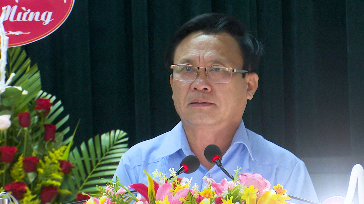 đồng chí Phạm Duy Quang PBT TT Thị ủy, Chủ tịch HĐND thị xã phát biểu tại hội nghị