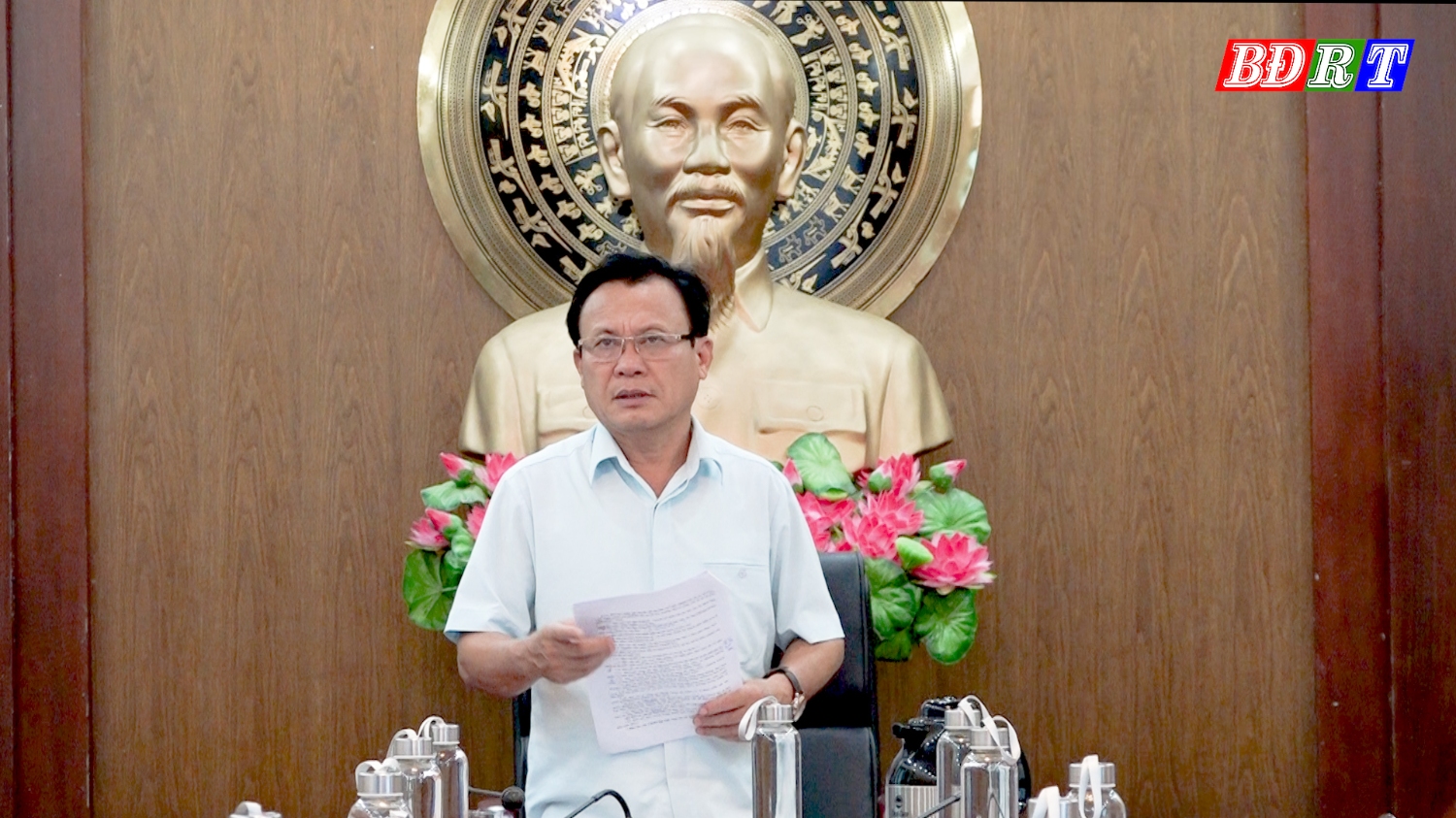 Đồng chí Phạm Duy Quang PBT TT Thị ủy, Chủ tịch HĐND thị xã phát biểu tại hội nghị,