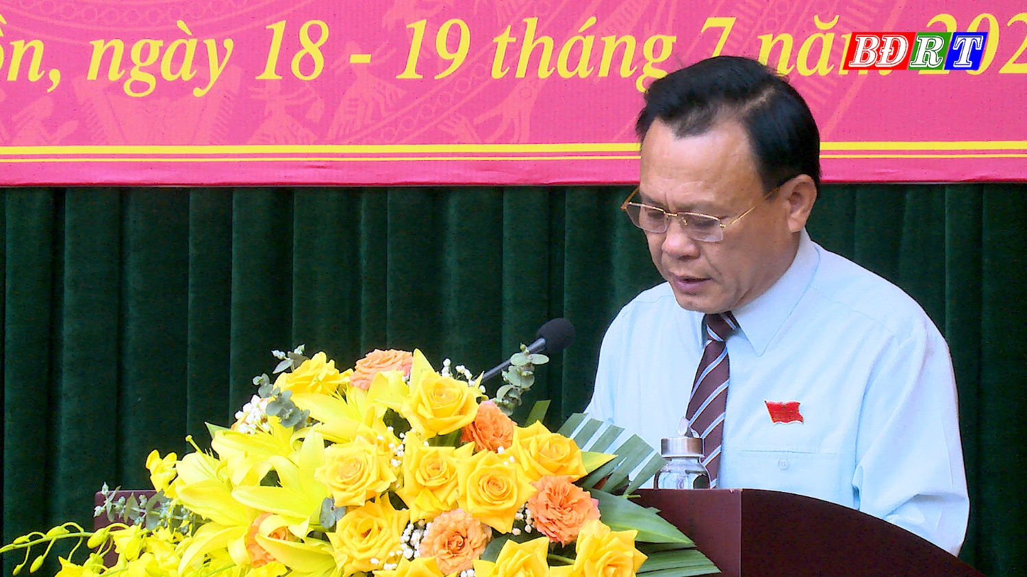 Đồng chí Phạm Duy Quang Phó Bí thư Thường trực Thị ủy, Chủ tịch HĐND thị xã phát biểu khai mạc kỳ họp