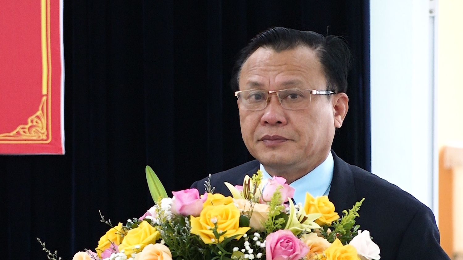 Đồng chí Phạm Duy Quang Phó Bí thư Thường trực Thị ủy Chủ tịch HĐND thị xã phát biểu tại kỳ họp