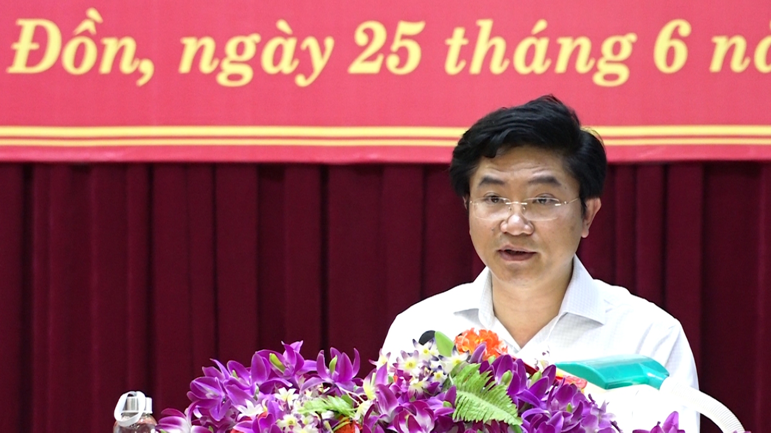 Đồng chí Trương An Ninh UVTV Tỉnh ủy, Bí thư Thị ủy Ba Đồn phát biểu kết luận tại hội nghị