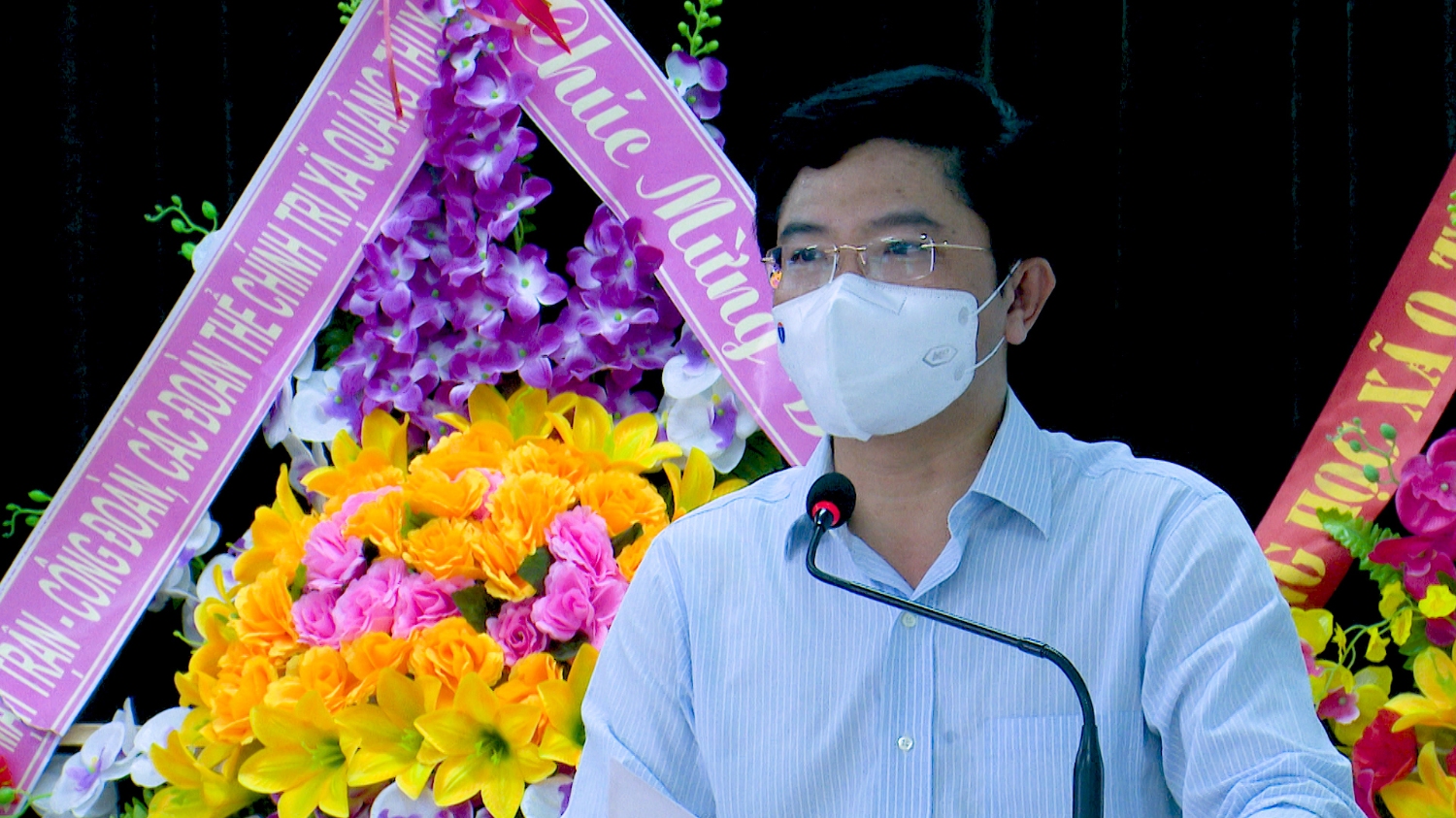 Đồng chí Trương An Ninh, UVTV Tỉnh ủy, Bí thư Thị ủy Ba Đồn phát biểu tại buổi tiếp xúc cử tri tại xã Quảng Thủy