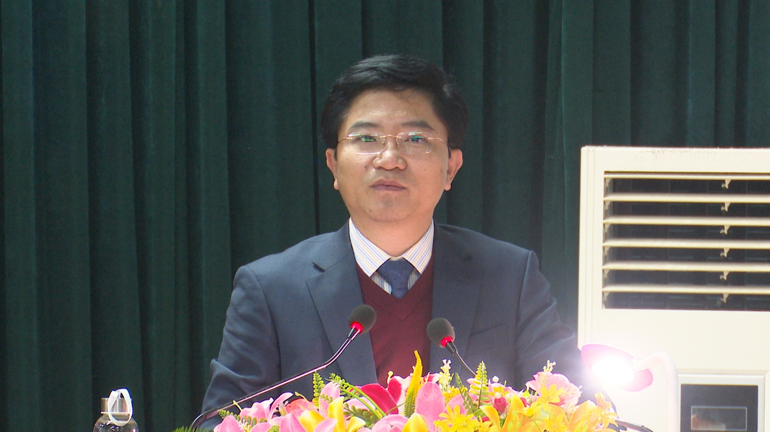 Đồng chí Trương An Ninh UVTV Tỉnh ủy Bí thư Thị ủy Ba Đồn phát biểu chỉ đạo hội nghị