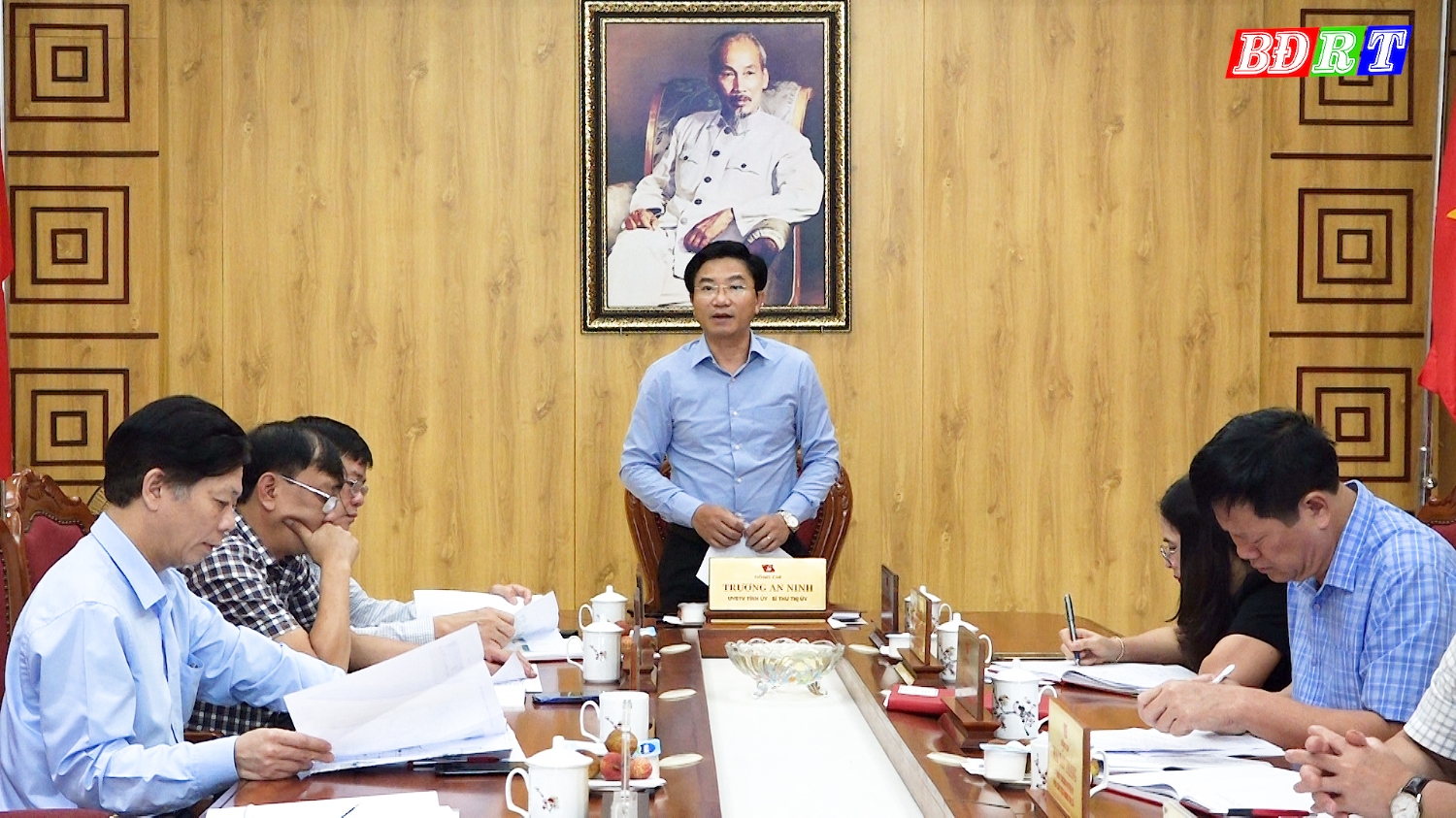 Đồng chí Trương An Ninh UVTV Tỉnh ủy Bí thư Thị ủy Ba Đồn phát biểu kết luận hội nghị