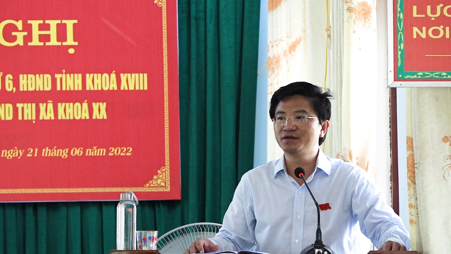 Đồng chí Trương An Ninh UVTV Tỉnh ủy Bí thư Thị ủy trả lời trực tiếp ý kiến của cử tri tại hội nghị