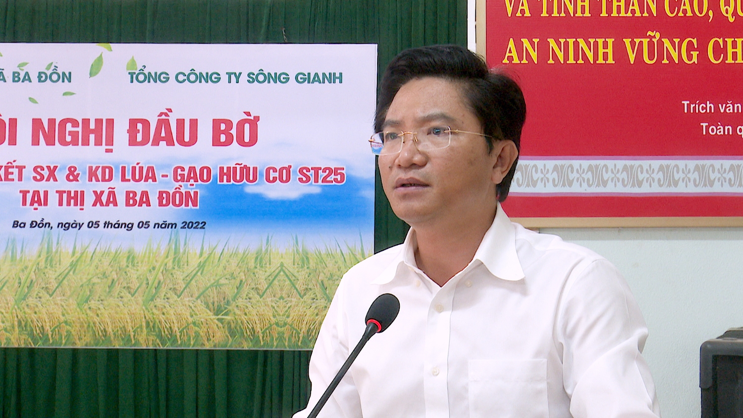 Đồng chí Trương An Ninh, Ủy viên Ban Thường vụ Tỉnh ủy, Bí thư thị ủy Ba Đồn phát biểu kết luận tại hội nghị