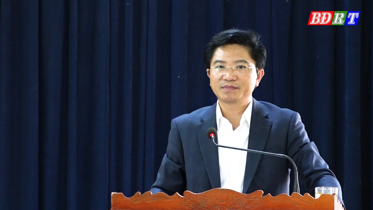 Đồng chí Trương An Ninh UVTV Tỉnh ủy, Bí thư Thị ủy Ba Đồn tiếp thu và giaỉ trình các ý kiến tại hội nghị
