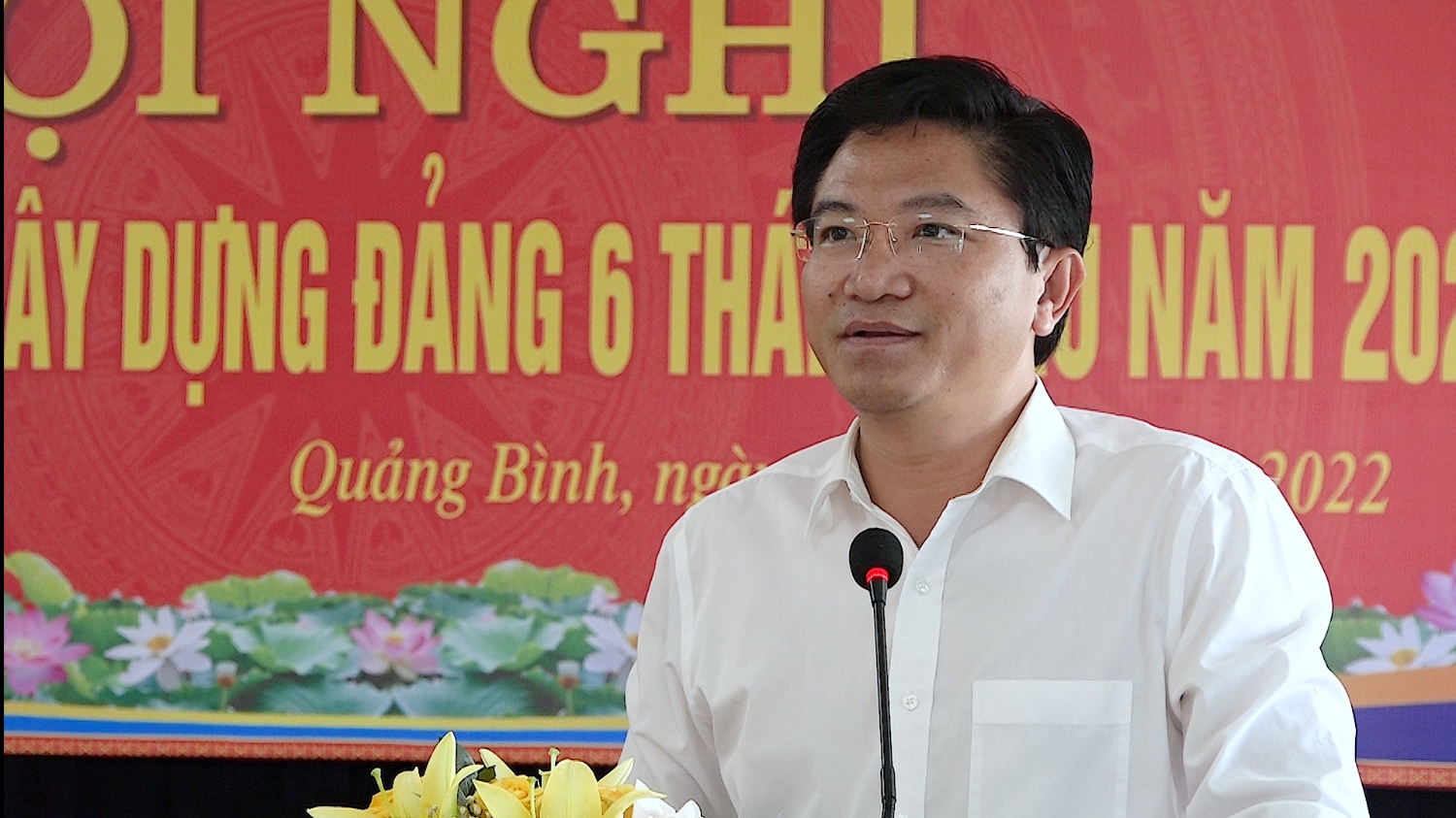 Đồng chí Trương An Ninh UVTV Tỉnh ủy Bí thư Thị ủy Ba Đồn phát biểu chào mừng hội nghị