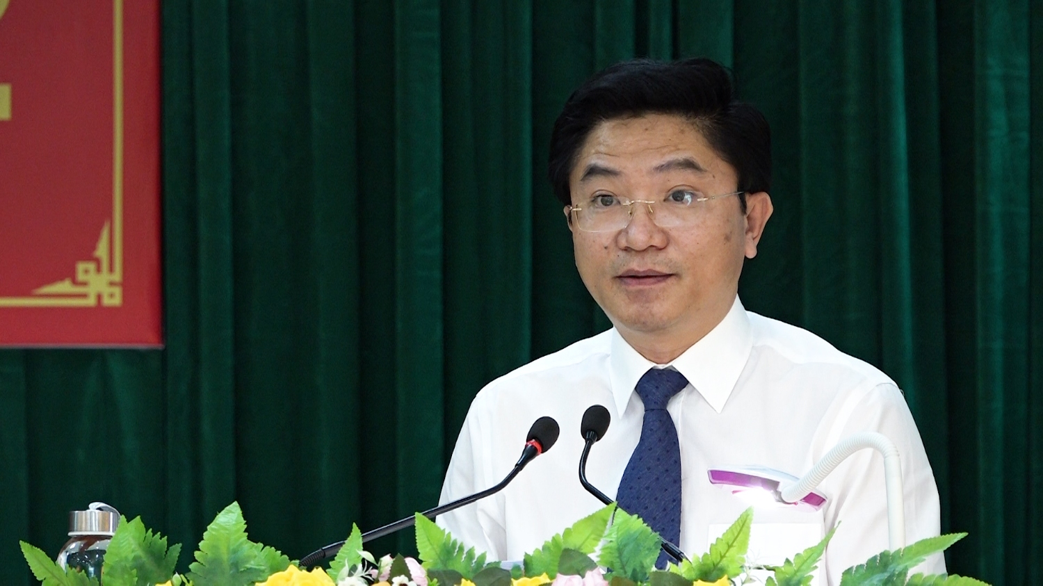 Đồng chí Trương An Ninh UVTVTU, Bí thư Thị ủy phát biểu chỉ đạo tại kỳ họp 2