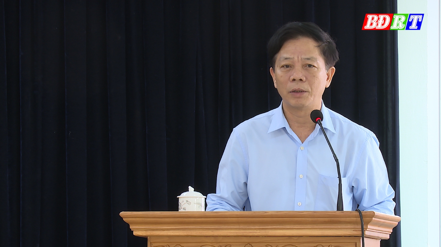 Đồng chí Trưởng Ban Tuyên giáo Thị ủy Cao Xuân Đức phát biểu tại cuộc họp