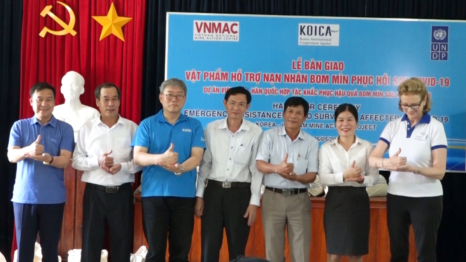 Lễ bàn giao vật phẩm hỗ trợ nạn nhân bom mìn phục hồi sau đại dịch Covid- 19 - Dự án Việt Nam- Hàn Quốc hợp tác khắc phục hậu quả bom mìn sau chiến tranh.