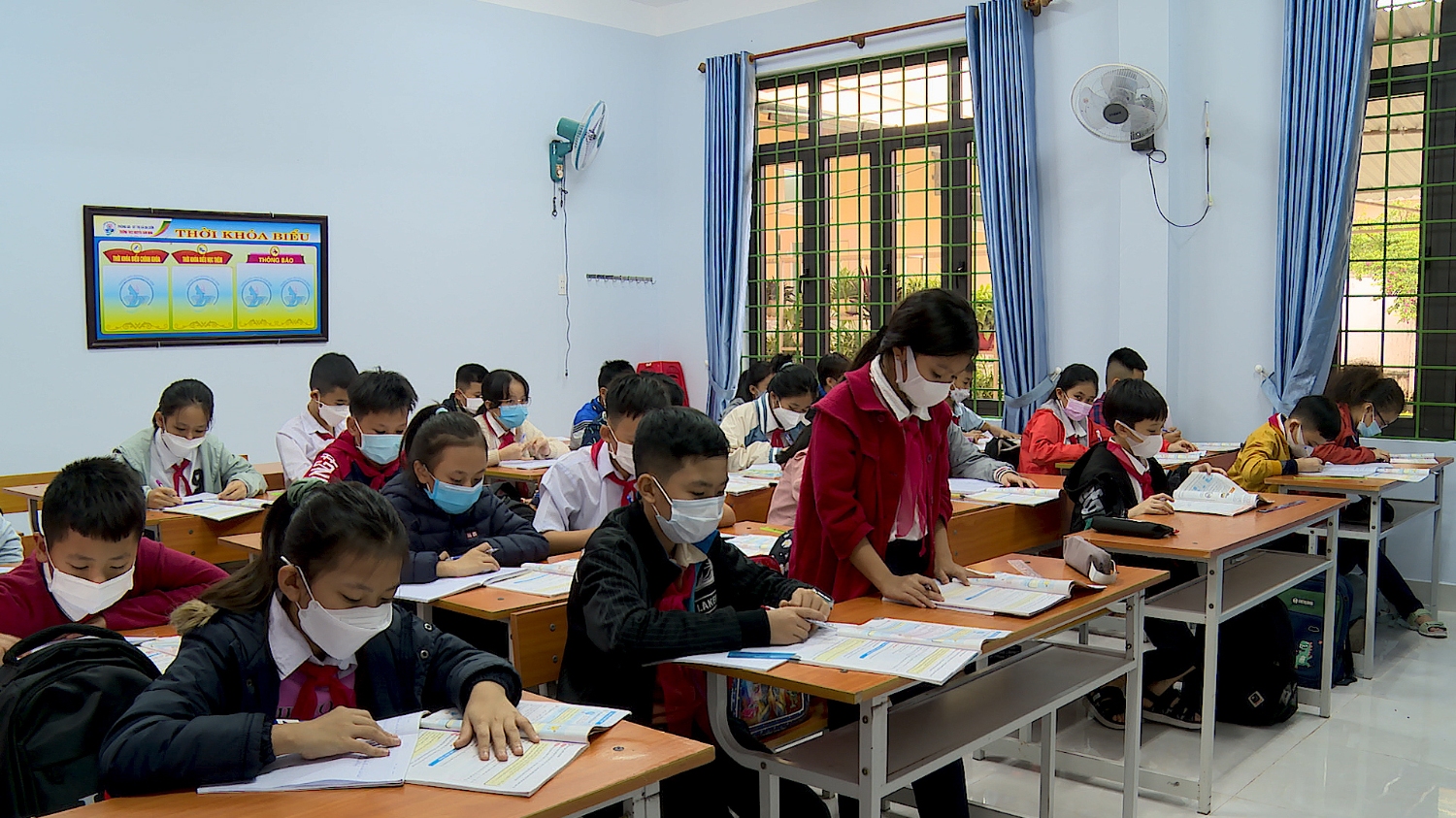 Học sinh trường THCS Nguyễn Hàm Ninh ổn định sau khi vào lớp