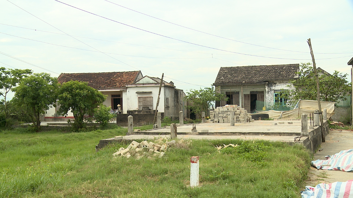 Hội đồng GPMB thị xã Ba Đồn đã cắm vị trí cọc mốc GPMB tại các điểm cần thu hồi đất phục vụ dự án